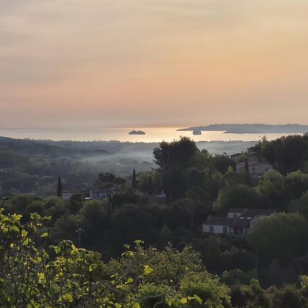 Le Mas Saint Michel Grimaud Bed & Breakfast Екстериор снимка